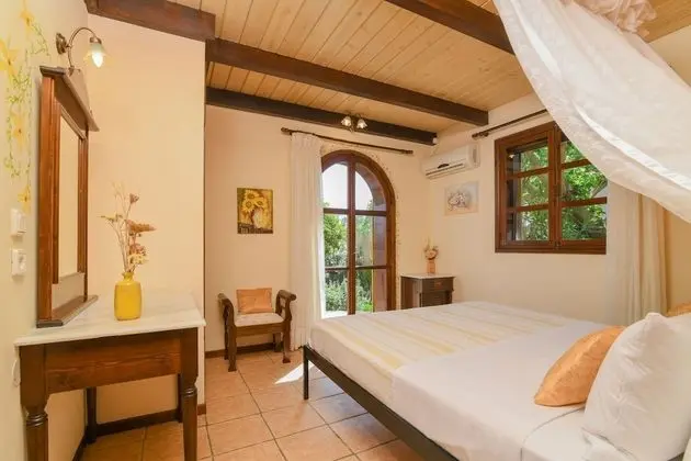 Traditional Villa (Fos)