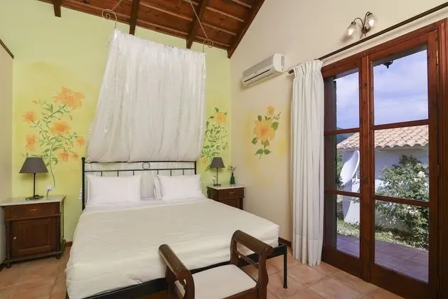 Traditional Villa (Zoi)
