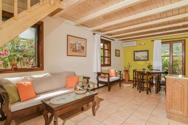 Traditional Villa (Zoi)