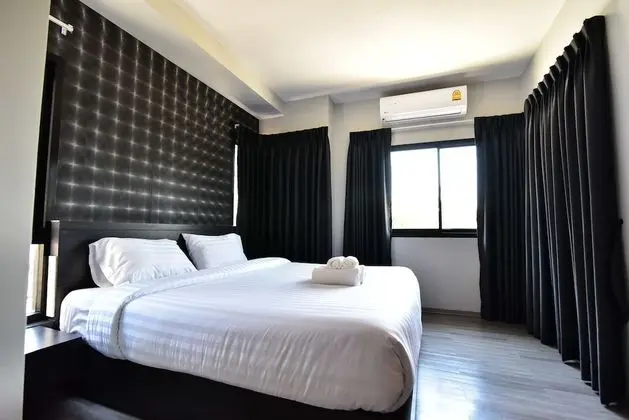 Deluxe Corner Room