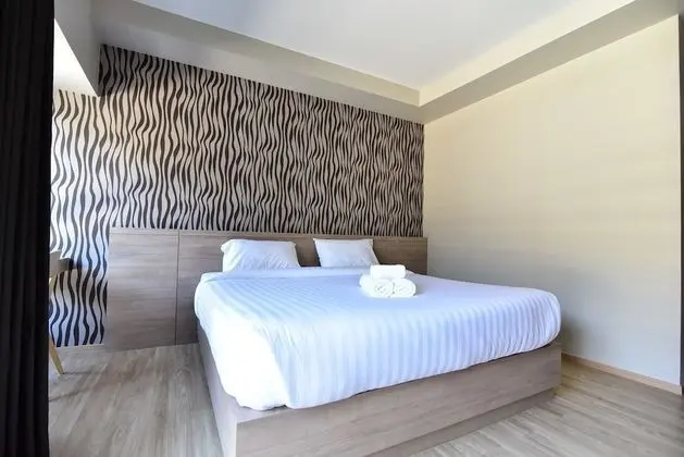 Deluxe Corner Room