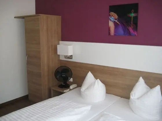 Comfort Tek Büyük veya İki Ayrı Yataklı Oda