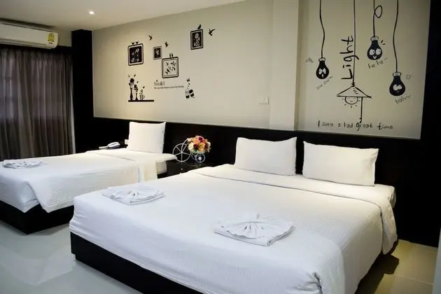Triple Side View Room