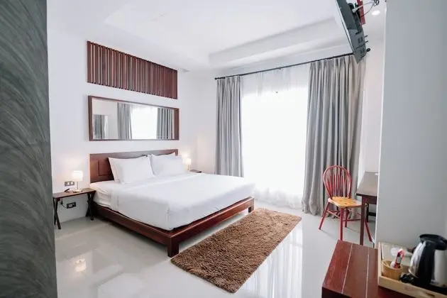 Classic King Bed