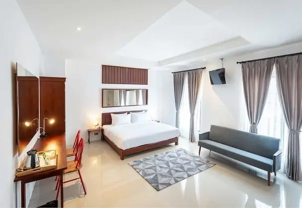 Classic King Bed
