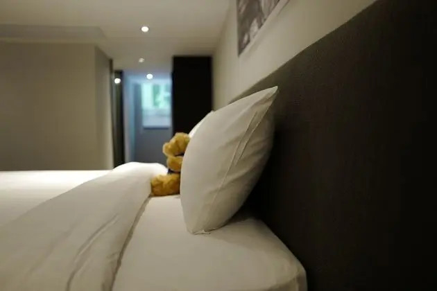 XL Single Suite with Jacuzzi