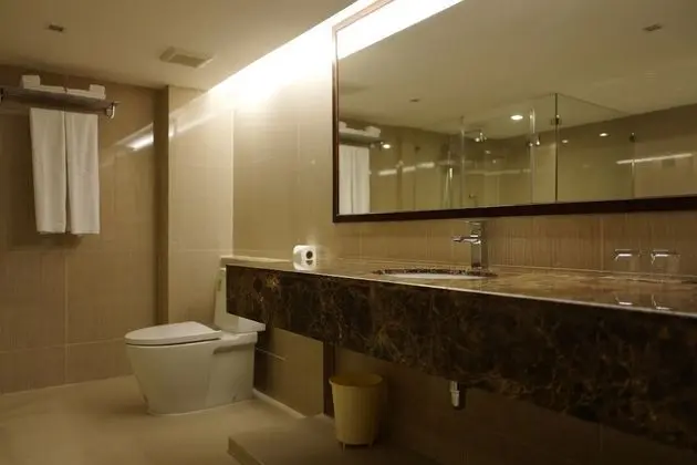 XL Single Suite with Jacuzzi