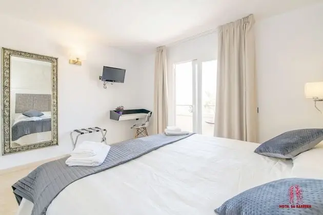 Superior Tek Büyük Yataklı Oda, Balkon, Havuz Manzaralı