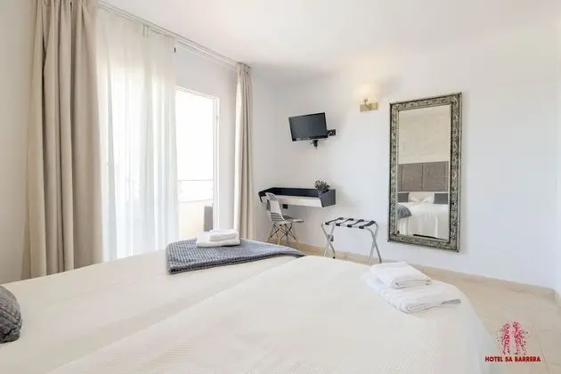 Tek Büyük Yataklı Oda, Balkon, Havuz Manzaralı