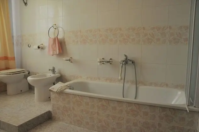 Basic Tek Büyük Yataklı Oda, Bahçe Manzaralı