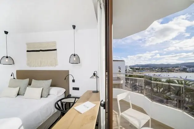 Superior Oda, Balkon, Deniz Manzaralı