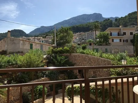 Tek Büyük Yataklı Oda, Balkon, Dağ Manzaralı