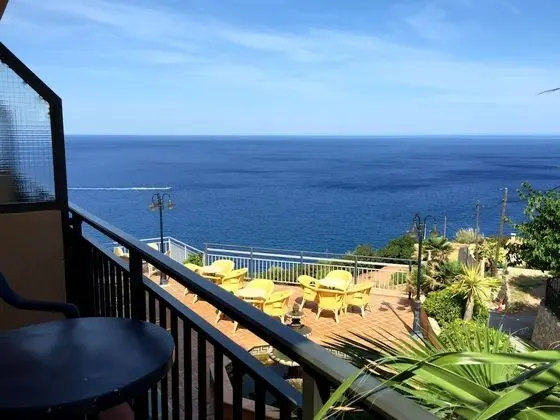 Tek Büyük Yataklı Oda, Balkon, Kısmi Deniz Manzarası