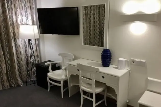Tek Büyük Yataklı Oda, Balkon, Kısmi Deniz Manzarası