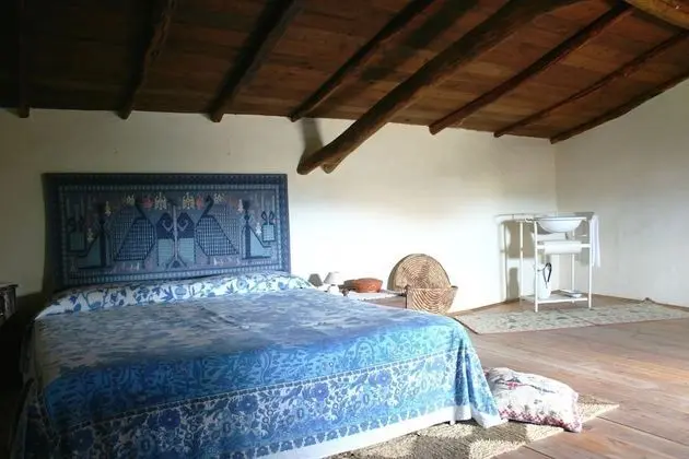 Tek Büyük veya İki Ayrı Yataklı Oda, Avlu Manzaralı (Azzurra)