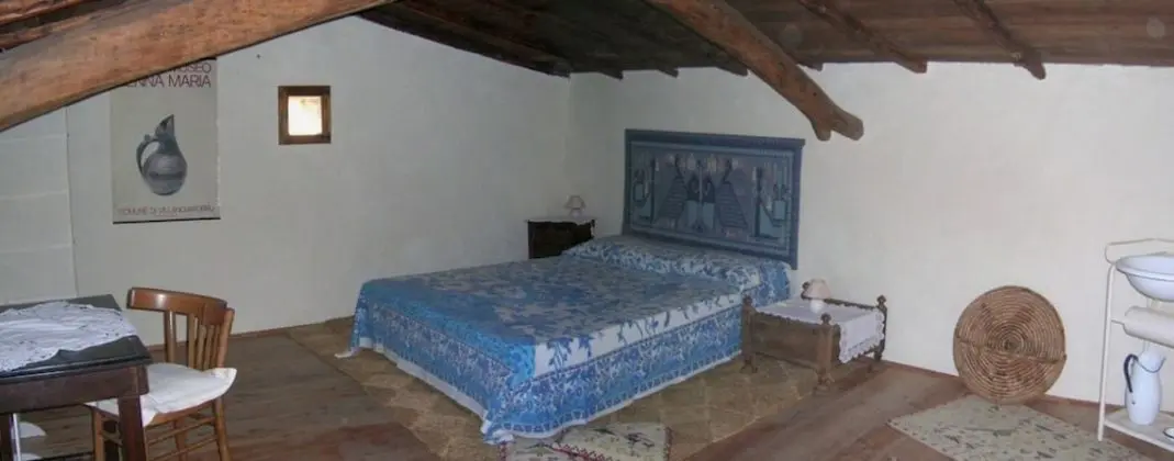 Tek Büyük veya İki Ayrı Yataklı Oda, Avlu Manzaralı (Azzurra)