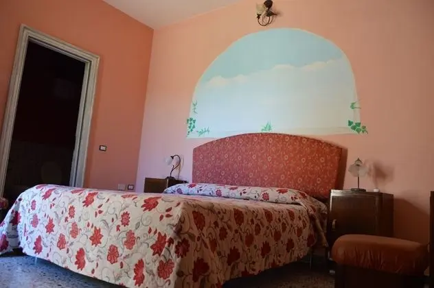 Tek Büyük Yataklı Oda, Avlu Manzaralı (Rosa)