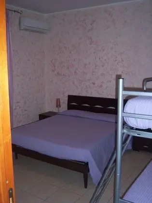 Üç Kişilik Oda, Avlu Manzaralı