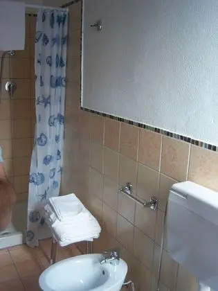 Üç Kişilik Oda, Avlu Manzaralı