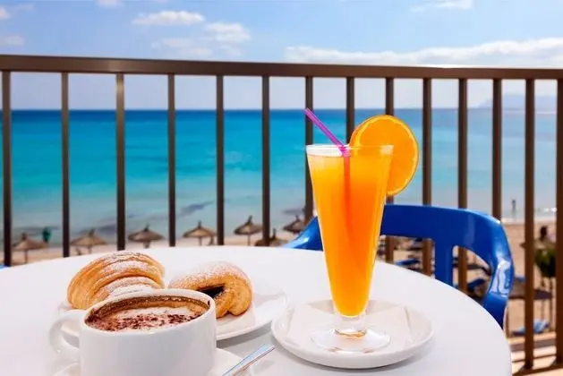 Tek Büyük veya İki Ayrı Yataklı Oda, Balkon, Deniz Manzaralı