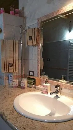 İki Ayrı Yataklı Oda, Ortak Banyo