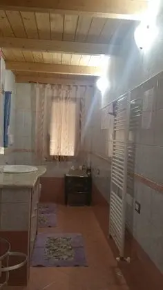 İki Ayrı Yataklı Oda, Ortak Banyo