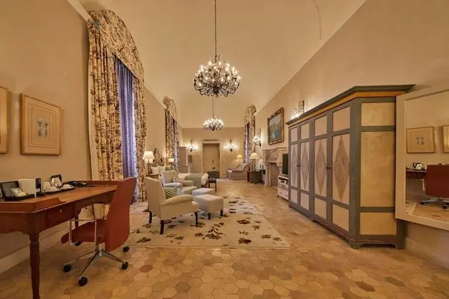 Süit (Elegant Tornamira) (2 Adults +1 Child)