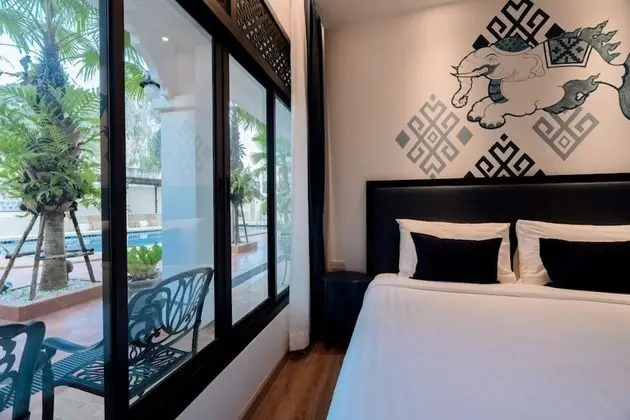 Standard Tek Büyük Yataklı Oda, Havuz Manzaralı