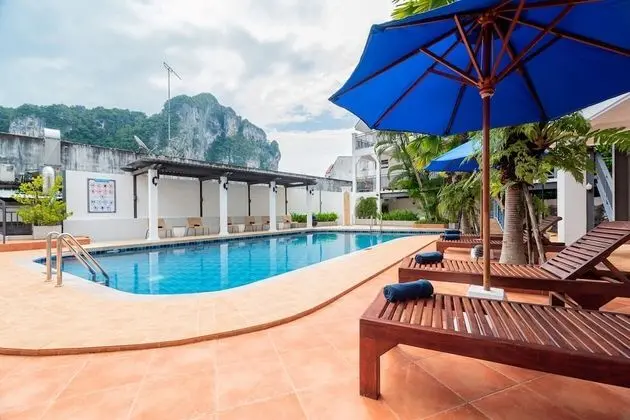 Standard Tek Büyük Yataklı Oda, Havuz Manzaralı