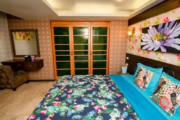 CORNER SUITE 2 (FAMILY ROOM)