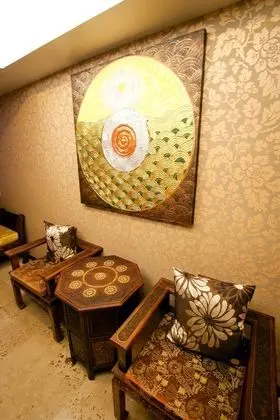CORNER SUITE 2 (FAMILY ROOM)