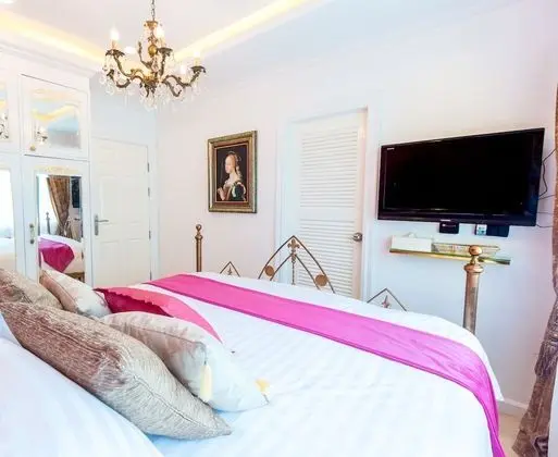 Luxury 4-Bedroom Townhome
