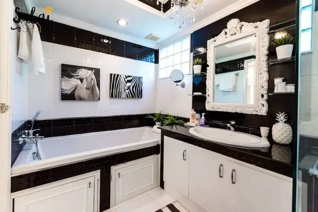 Luxury 4-Bedroom Townhome
