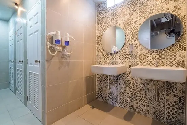 6-Bed Mixed Dormitory