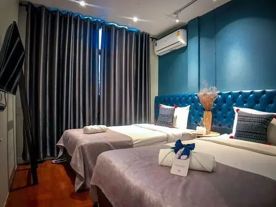 Oda, 2 Tek Kişilik Yatak, Ortak Banyo