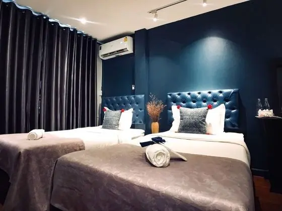 Oda, 2 Tek Kişilik Yatak, Ortak Banyo