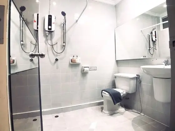 Oda, 2 Tek Kişilik Yatak, Ortak Banyo