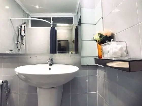 Oda, 2 Tek Kişilik Yatak, Ortak Banyo