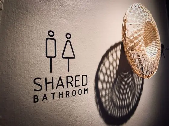 Oda, 2 Tek Kişilik Yatak, Ortak Banyo