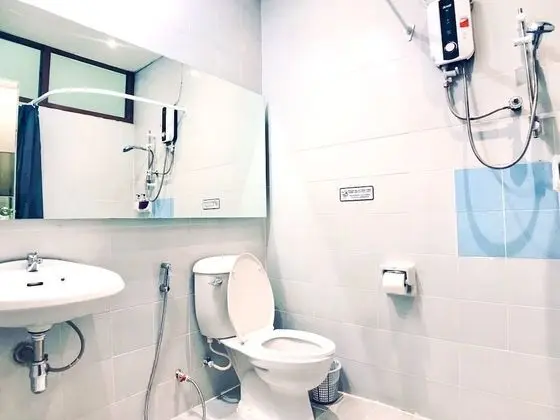 Oda, 2 Tek Kişilik Yatak, Ortak Banyo