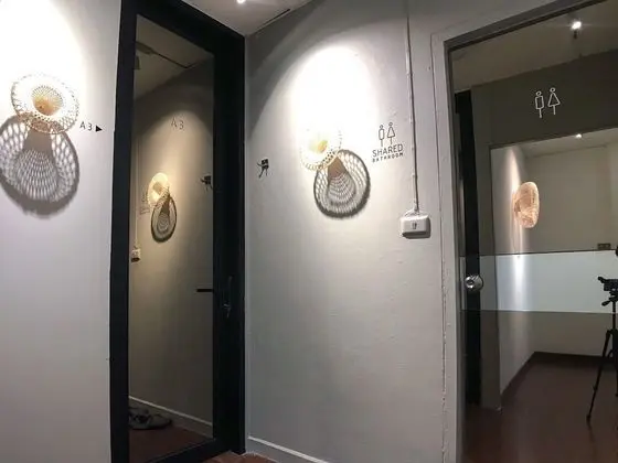 Oda, 2 Tek Kişilik Yatak, Ortak Banyo