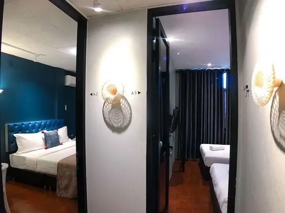 Oda, 2 Tek Kişilik Yatak, Ortak Banyo