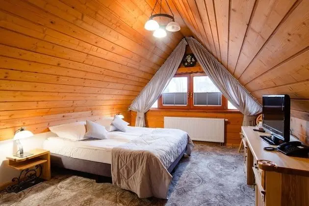 Tek Büyük veya İki Ayrı Yataklı Oda, Ek Bina (10 meters from main building)