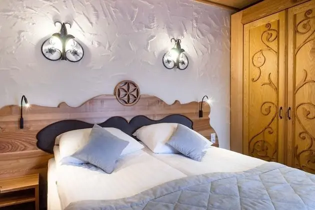 Tek Büyük veya İki Ayrı Yataklı Oda, Ek Bina (10 meters from main building)