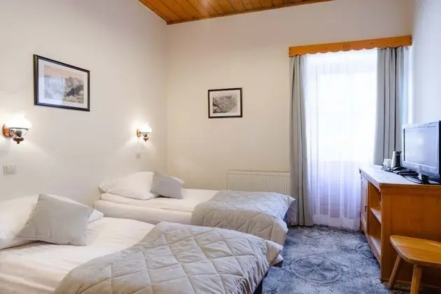 Tek Büyük veya İki Ayrı Yataklı Oda, Ek Bina (10 meters from main building)