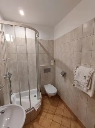 Tek Büyük veya İki Ayrı Yataklı Oda, Ek Bina (10 meters from main building)