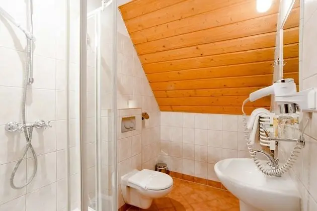 Tek Büyük veya İki Ayrı Yataklı Oda, Ek Bina (10 meters from main building)