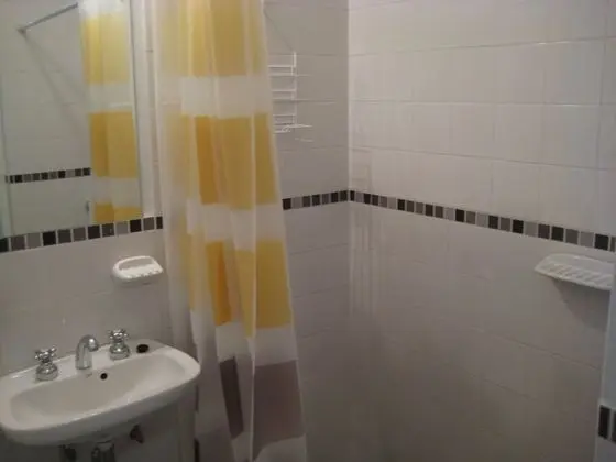 Ortak Ranzalı Oda, Karma Ranzalı Oda, Ortak Banyo (4 People)