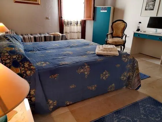 Tek Büyük Yataklı Oda, Ortak Banyo (TRIPLA)