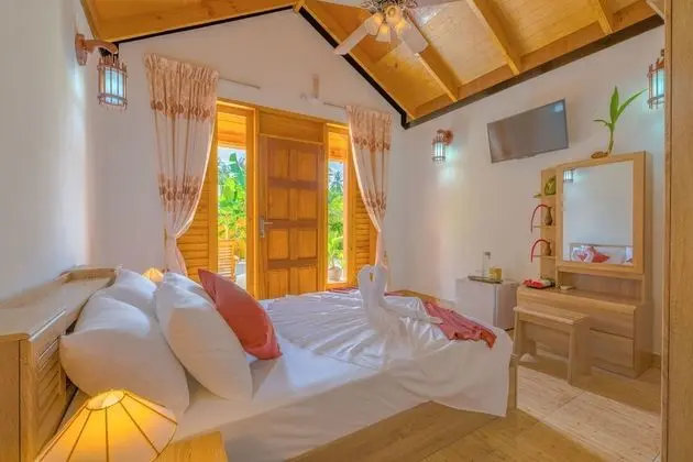 Deluxe Tek Büyük Yataklı Oda, Bahçe Manzaralı, Zemin Kat